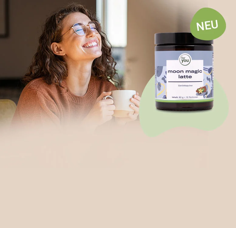 Header\u0020zeigt\u0020gl\u00FCckliche\u0020Frau\u0020mit\u0020einer\u0020Tasse.\u0020Daneben\u0020ist\u0020das\u0020neue\u0020for\u0020you\u0020Produkt\u0020\u002D\u0020moon\u0020magic\u0020latte\u0020\u002D\u0020platziert