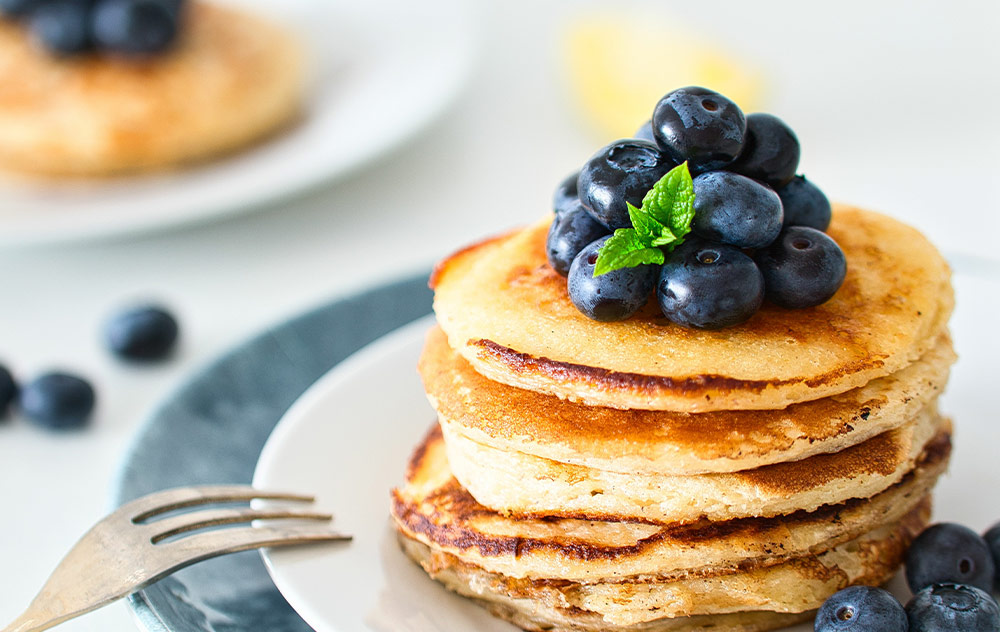 Rezept: Pancakes mit Heidelbeeren und Zimtcreme