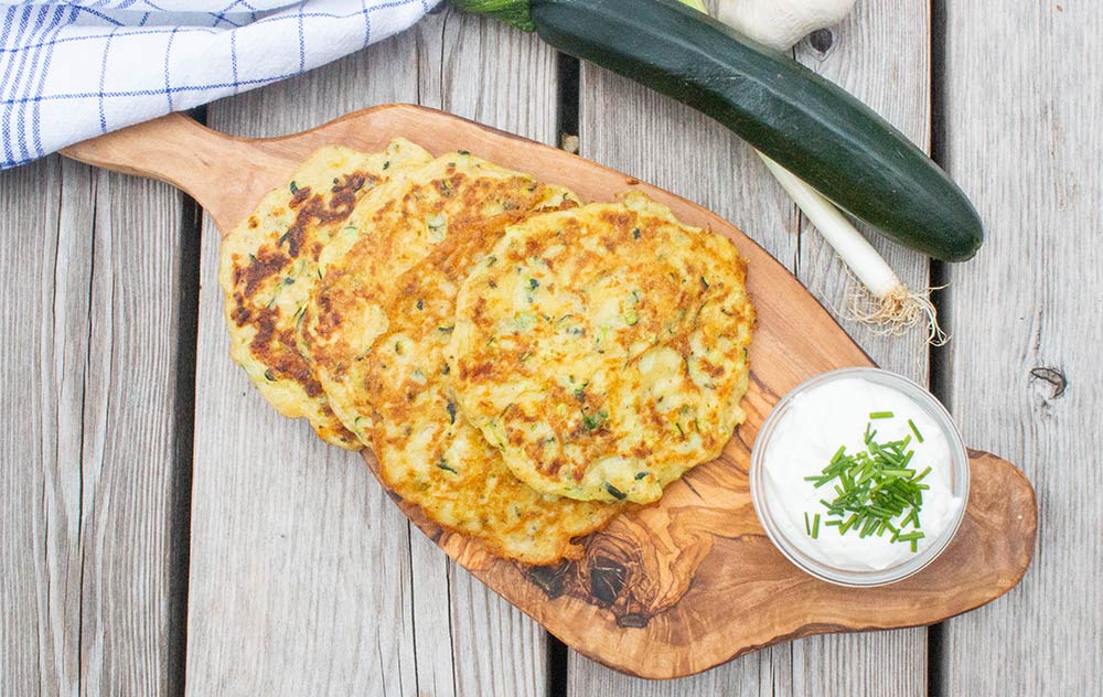 Zucchini-Puffer mit Kräuterquark