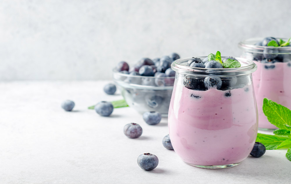 gesunde-rezepte-fuer-gesunden-darm-beerenkaltschale-mit-walnuessen