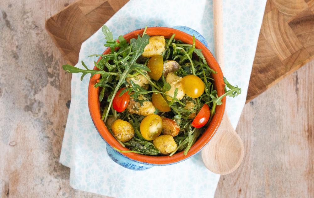 Gnocchi-Pesto-Salat mit Rucola